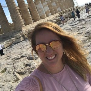 Meet your Posher, Caitlin